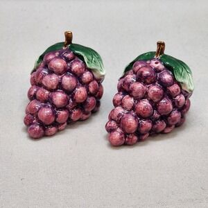 Ceramic Grape Salt and Pepper Shakers Purple Vintage Kitchen‎ Decor